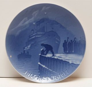 A27 B & G Porcelain Christmas Plate 1917 Coming Home For Christmas