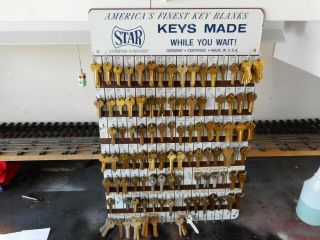 Vintage Star Brand Keys " Compar - A - Board " Display With Dozens Of Key Blanks