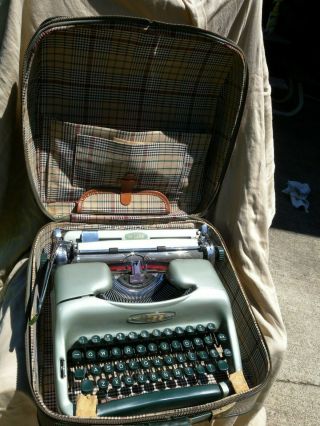 Vintage Typewriter Voss American Detroit Mi 1950s Tweed Portable Case W.  Germany