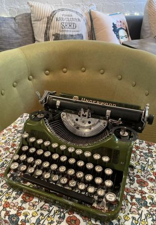 Vintage Antique 1930s Underwood Portable Typewriter Green Faux Wood Grain 511266