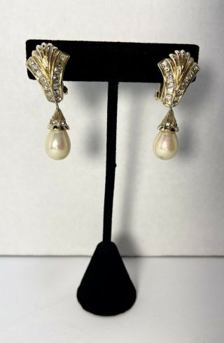 Vtg Christian Dior Gold Plated Crystal & Faux Pearl Drop Dangle Clip On Earrings 2