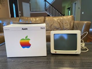Vintage Apple Iic Compact Personal Computer G090h Monitor