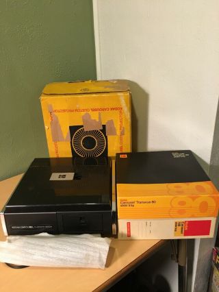 Vintage Kodak 800h Carousel Slide Projector With 2 Carousels & Remote Control