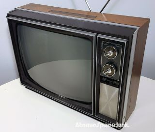 Sears Silvertone Vintage Television Set 1972 - 1973 Large 19 " B&w Tv Faux Walnut