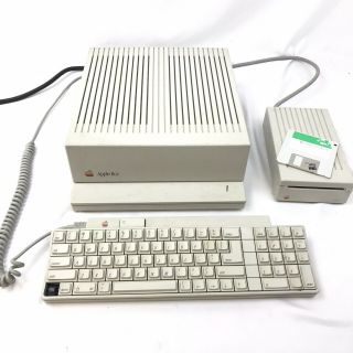 Retro Apple Iigs A2s6000 3.  5 " Drive Keyboard Vintage Computer Powers On