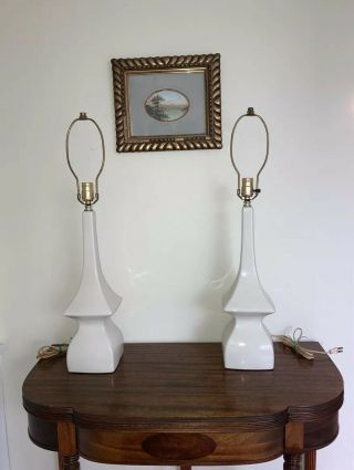 Pair Mid Century Modern White Lamps Pagoda Hollywood Regency Mont Duquette