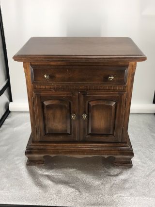 Ethan Allen Classic Manor Nightstand End Table Cabinet 15 - 5216 204
