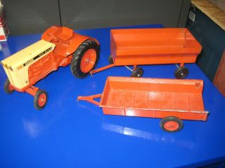 Vintage 1/16 Ertl Case 930 Tractor,  Wagon And Manure Spreader