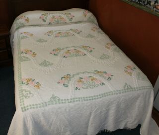 Vintage White With Floral Arches Design Cotton Chenille Bedspread Double 94x106