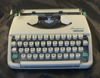 Vintage Olympia Splendid 33 Portable Typewriter With Case