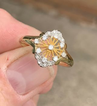 A Ladies Quality Vintage 9ct Gold Diamond Ring.  Circa 1900s.
