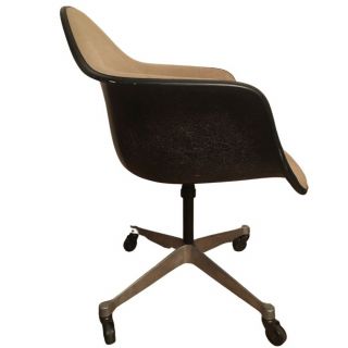 Vintage Herman Miller Eames Black Fiberglass Shell Swivel Chair Mcm 3