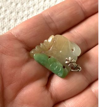 Vintage Gorgeous Chinese Natural Carved Green Jade Pendant 3.  8 Grams