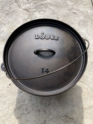 Vintage Lodge No.  14 Camp Dutch Oven 14dco2 Cast Iron Chuck Wagon Made In Usa