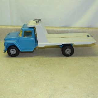 Vintage Ertl International Loadstar Flat / Tilt Bed Truck Cast Toy Vehicle,