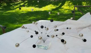 Mid Century Modern Kinetic Atomic Wire Space Balls Lucite Sculpture Vintage Art