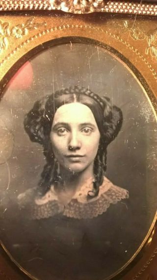 Stunningly Gorgeous 1850 ' s Lady Vignette Daguerreotype 1/9th Plate - Half Case 2