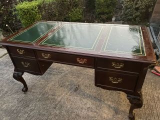 Vintage Sligh Chippendale Style Mahogany Ball & Claw Foot Executive Desk And Key