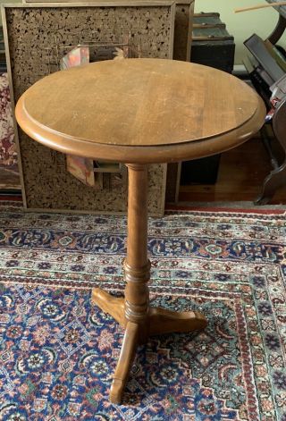 Ethan Allen Maple Nutmeg Round Side Table Candlestick Table