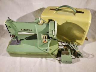 Vintage Mid - Century Singer 185j Sewing Machine Made In Canada Rfj8 - 8