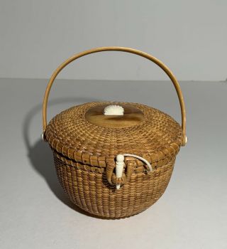 Vintage Small Nantucket Basket Purse With Carved Shell 6” X 7”