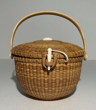 Vintage SMALL NANTUCKET BASKET PURSE with CARVED SHELL 6” X 7” 2