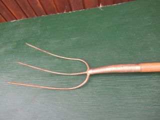 GREAT VINTAGE 3 PRONG HAY PITCH FORK 55 