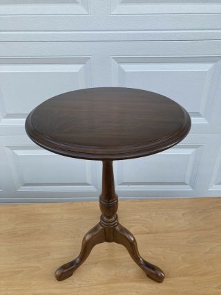 Vintage Ethan Allen Queen Anne Style Cherry Round Table Pedestal