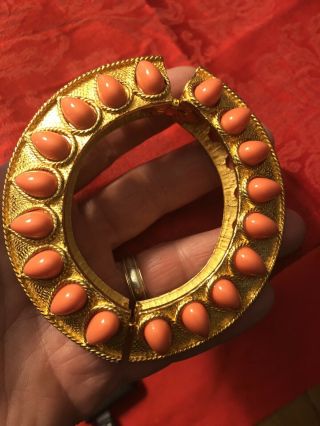 RARE 1980 ' s Vintage Kenneth Jay Lane Coral Cabochons Gold Tone Cuff Bracelet 3