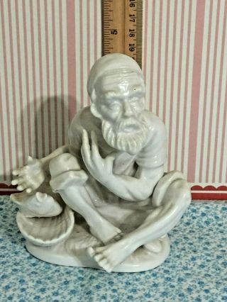 Vintage Ucagco Ceramic Japan White Figurine Man W/fish (l41)