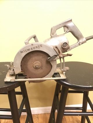 Vintage Rare Milwaukee Heavy Duty 7 1/2 Worm Drive Circular Saw Model 6370