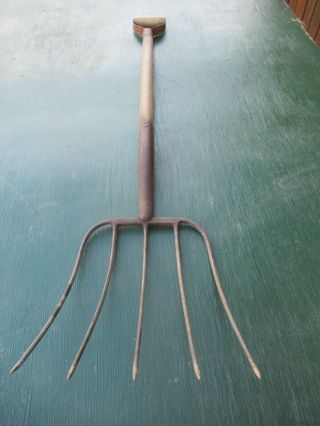 Great Vintage 5 Prong Hay Pitch Fork 44 " Wooden Handle Country Decor