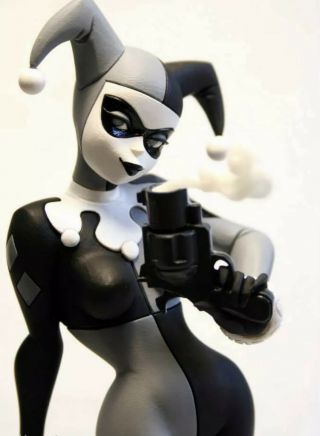 Harley Quinn Black And White Statue - 1st Edition 3116/5200 - Bruce Timm