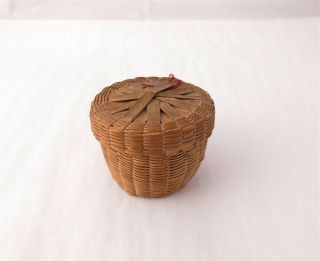 Antique Primitive Tightly Woven Sweet Grass Basket W/lid
