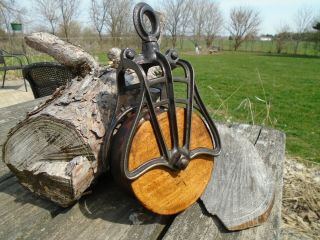 Antique Vintage Cast Iron And Wood Barn Pulley Farm Tool Rustic Primitive 3