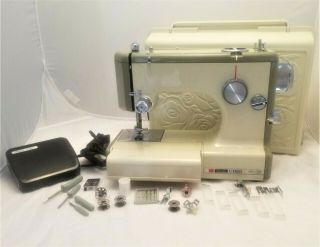 Vintage Sears Kenmore Sewing Machine & Case Model 158.  10400 - -