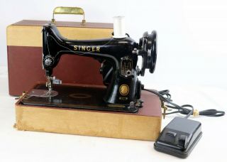 Vintage 1956 Singer Model 99 Portable Sewing Machine In Case Wells
