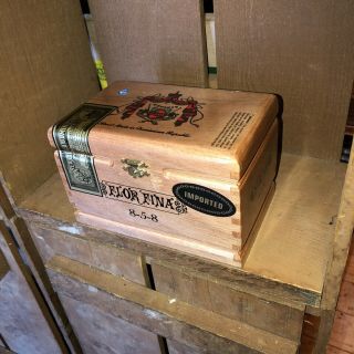 Arturo Fuente Flor Fina Empty Wooden Cigar Box 7x4.  5x4.  5
