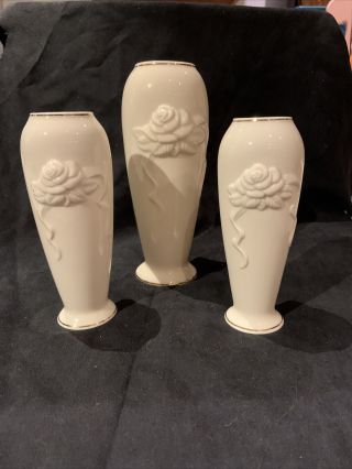 Lenox Vase Rose Blossom Bud Vase 24k Gold Trim Cream.  Euc