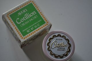 Vintage Avon Cotillion Cream Sachet Christmas Holiday
