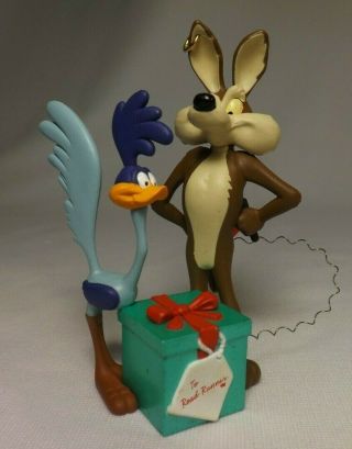 1995 Hallmark Keepsake Ornament - Looney Tunes Road Runner And Wile E.  Coyote