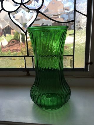 Hoosier Vintage Emerald Green Glass Flower Vase 8 1/2 " Tall Ribbed Swirl Pattern