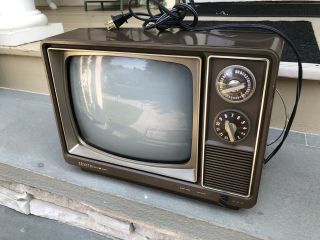 Vintage Zenith 12 " Crt B&w Tv 1980s Retro Gaming Solid State Television