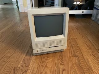 Vintage Apple Macintosh Se/30 M5119,  Powers On,  As - Is Read