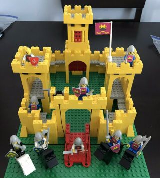 Vintage 1981 LEGO Classic Yellow Castle 375/6075 - Near Complete 2