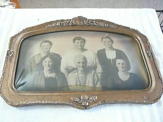 Large Antique Wooden Bubble Glass Very Ornate Frame W/ Picture Of 6 Ladies