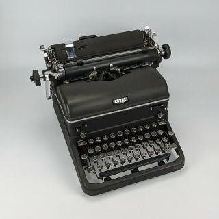 Royal Kmm Magic Margin Typewriter From 1948 - Vintage Standard Type Writer