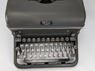 Royal KMM Magic Margin Typewriter from 1948 - vintage standard type writer 3