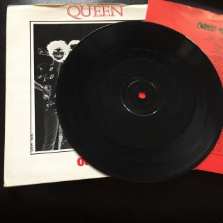 Queen - One Vision - Rare Mis - Pressed Vinyl 7” P/s With Red Inner Emi Queen 6 Uk
