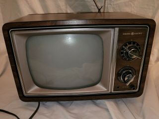 Vintage Ge General Electric Color Portable Tv Television Model 10ab2408w